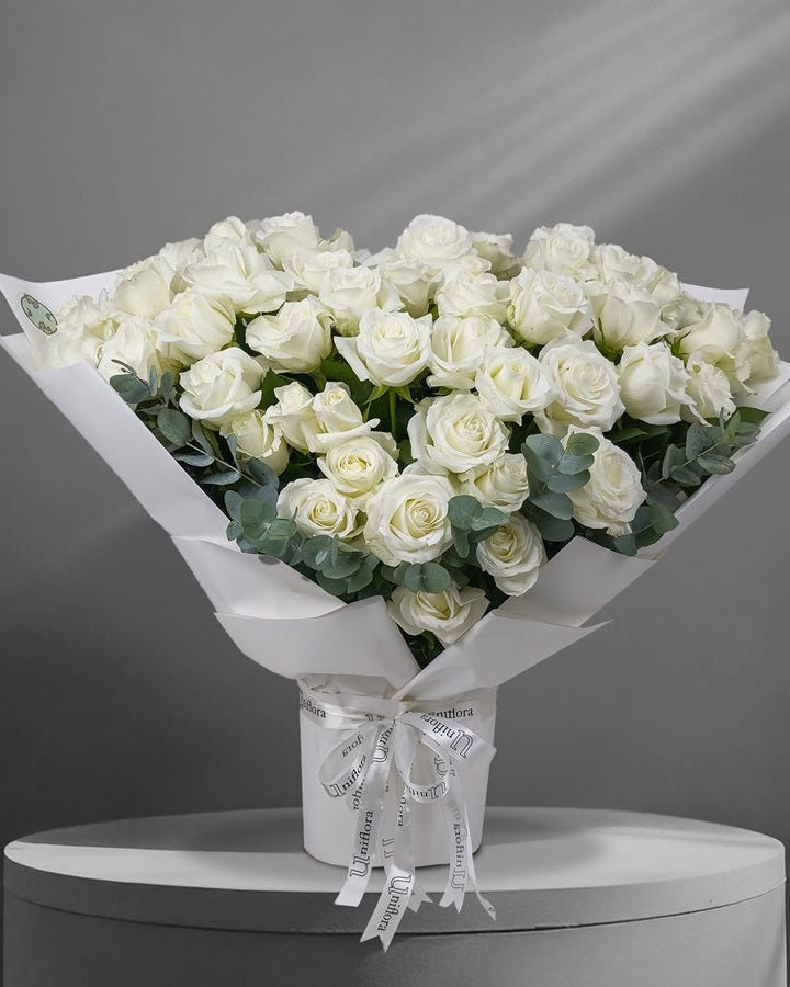 50 White Roses Grande - Uniflora