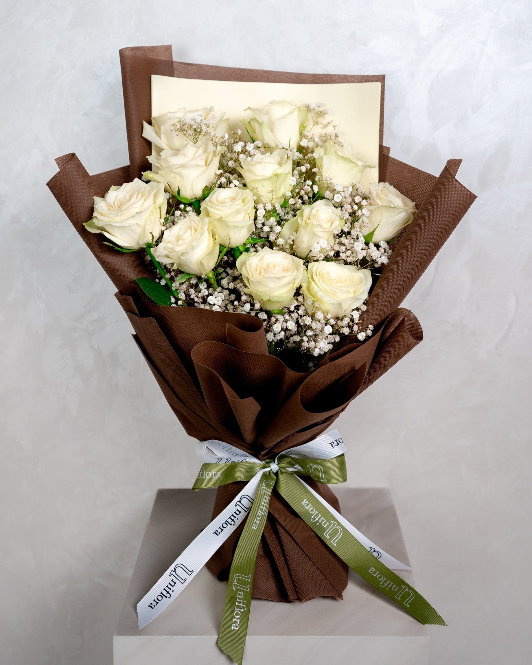 12 White Roses Bouquet - Uniflora