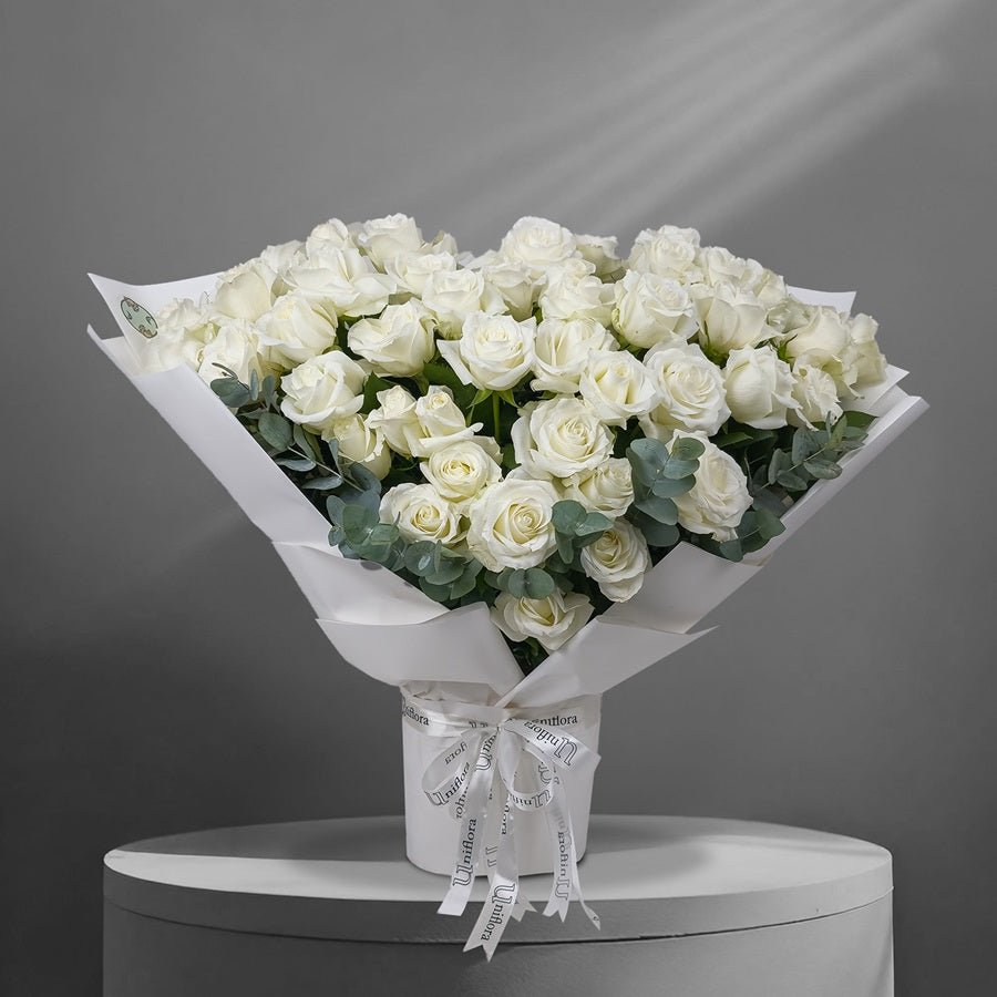 50 White Roses Grande - Uniflora
