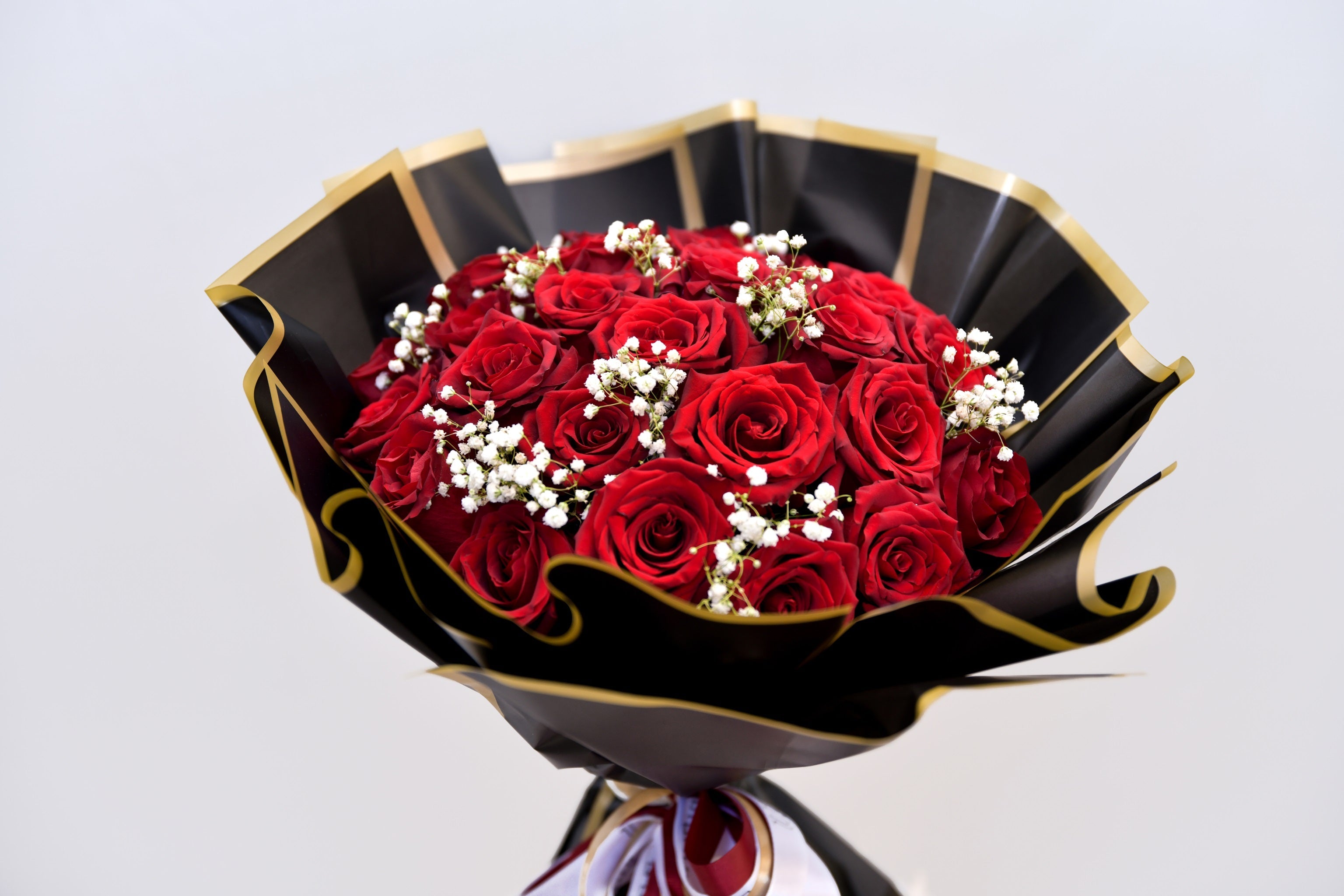 Red Roses Velvet Bliss - Uniflora